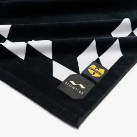 Blocks On Fire Towel 86 x 157 Cm